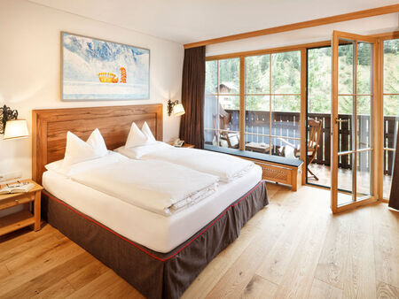 Double room with real wood furnishings and balcony