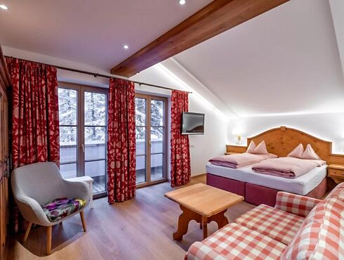 The bedroom of the Snow Princess Room, the spacious double bed and the wooden furnishings spread a country charm