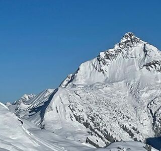 Schee-covered mountain in Lech
