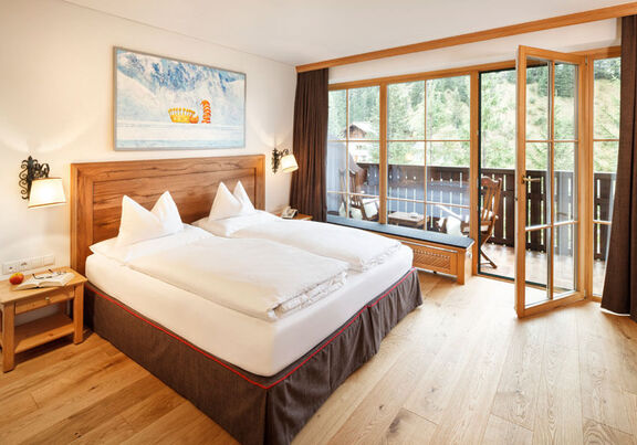 Double room with real wood furnishings and balcony