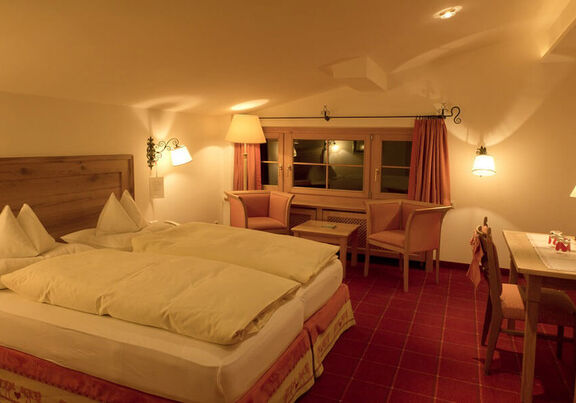 A fully equipped hotel room at Hotel Lech.