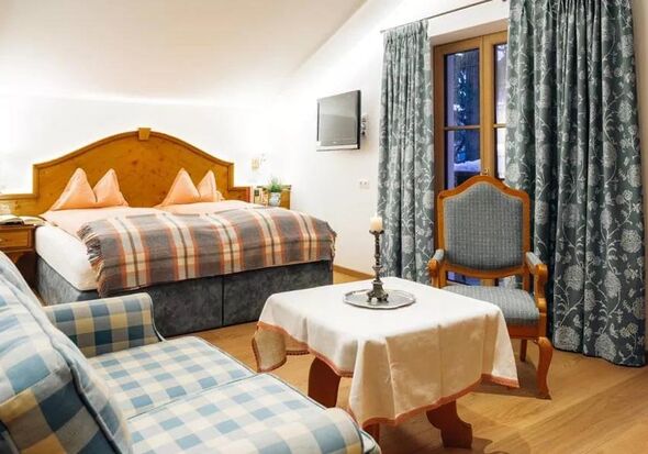 Cosy bed, couch with a royal armchair