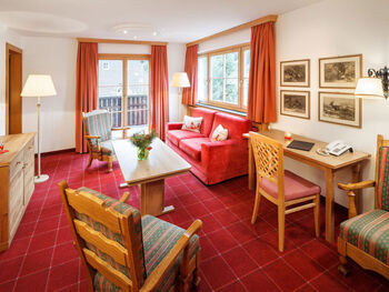 The elegantly traditional furnished living room of the suite 