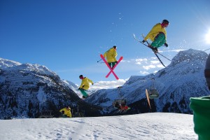 Ski Freestyler mit Winterpanorama