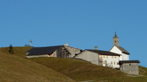 Blick auf Bürstegg mit seiner Kirche