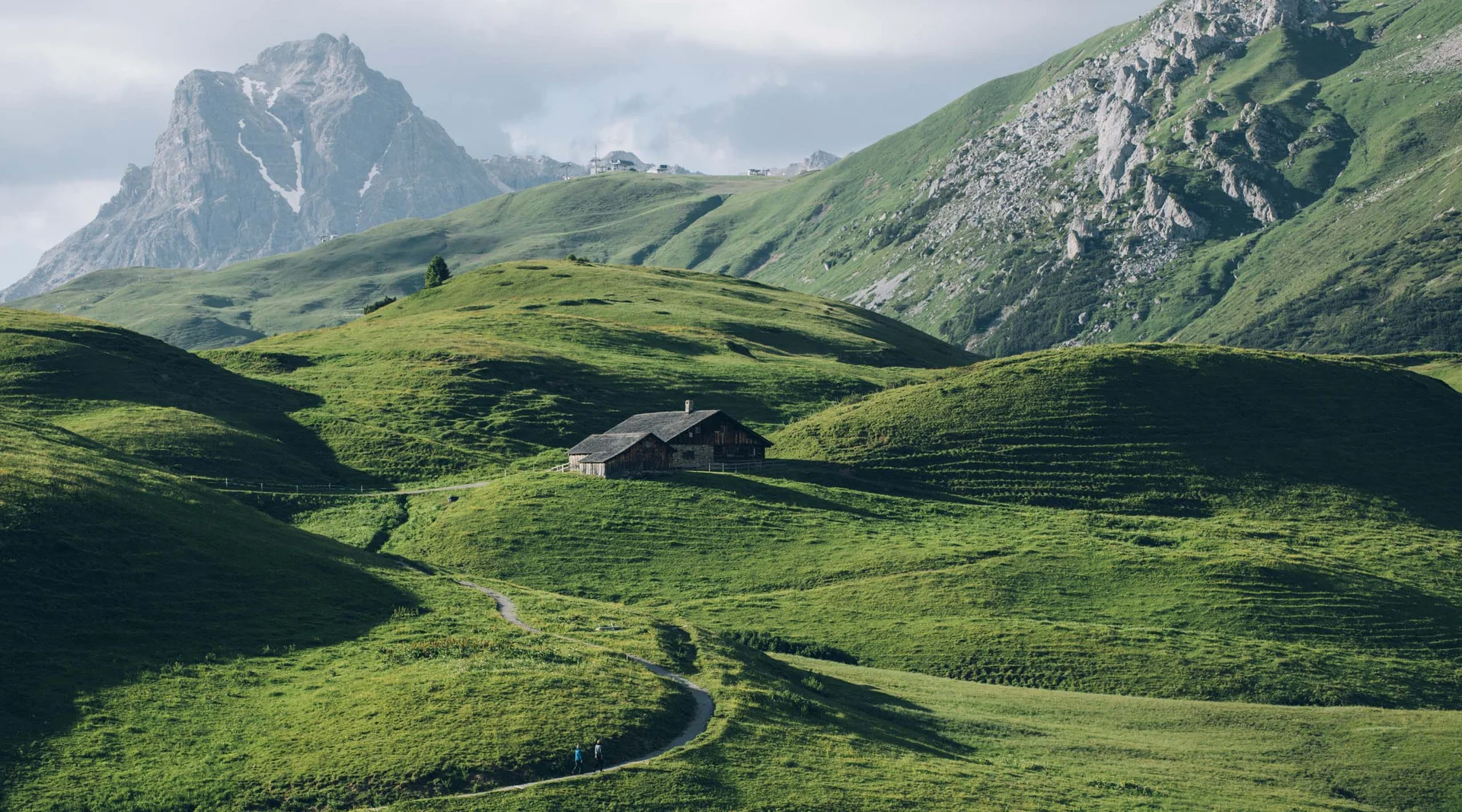 Wanderurlaub am Arlberg | Hotel Lech in Lech: Sehr b’sundrig. Wanderurlaub am Arlberg | Hotel Lech in Lech: Sehr b’sundrig.