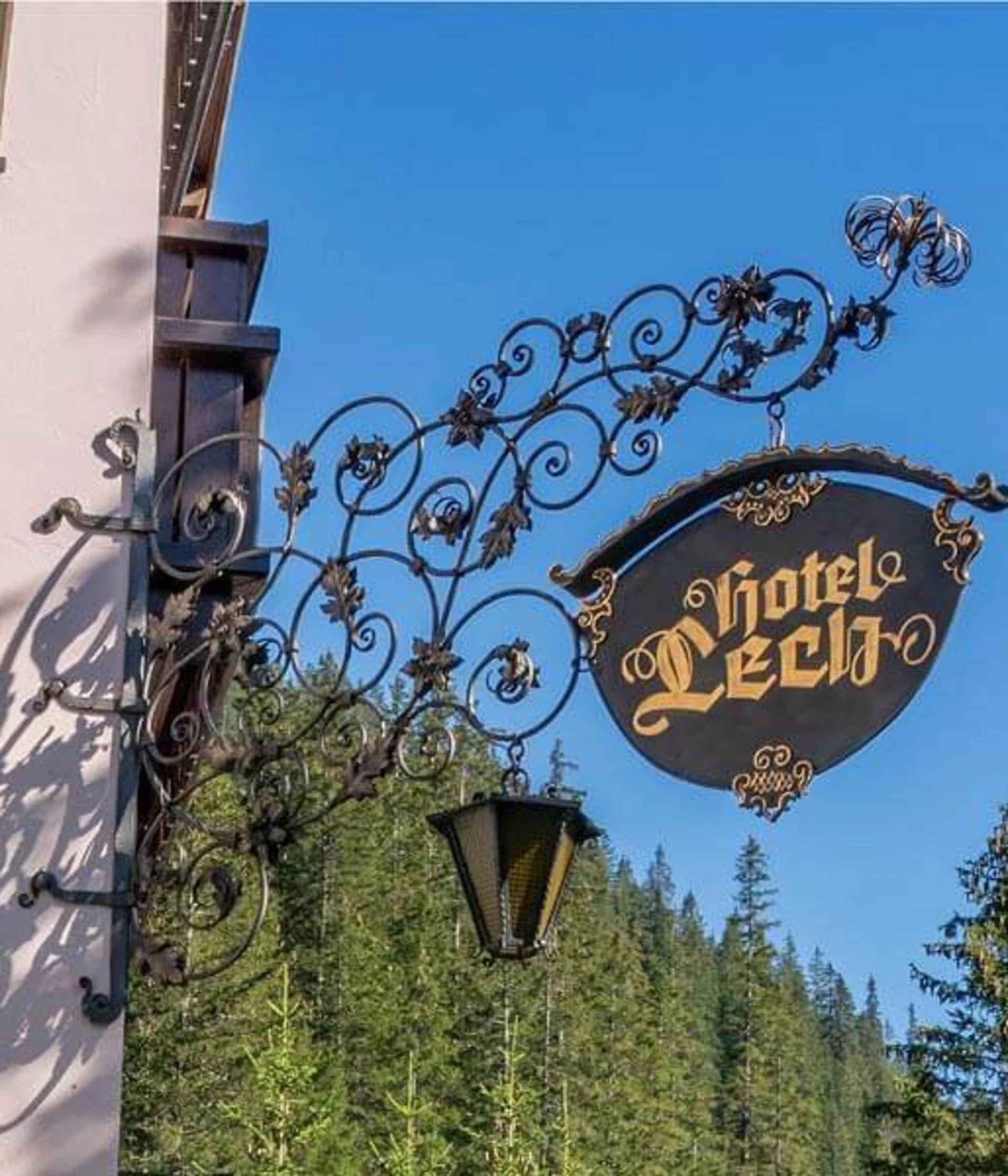Geschichte Hotel Lech & Chesa Rosa | Familienbetrieb seit 1956 Geschichte Hotel Lech & Chesa Rosa | Familienbetrieb seit 1956