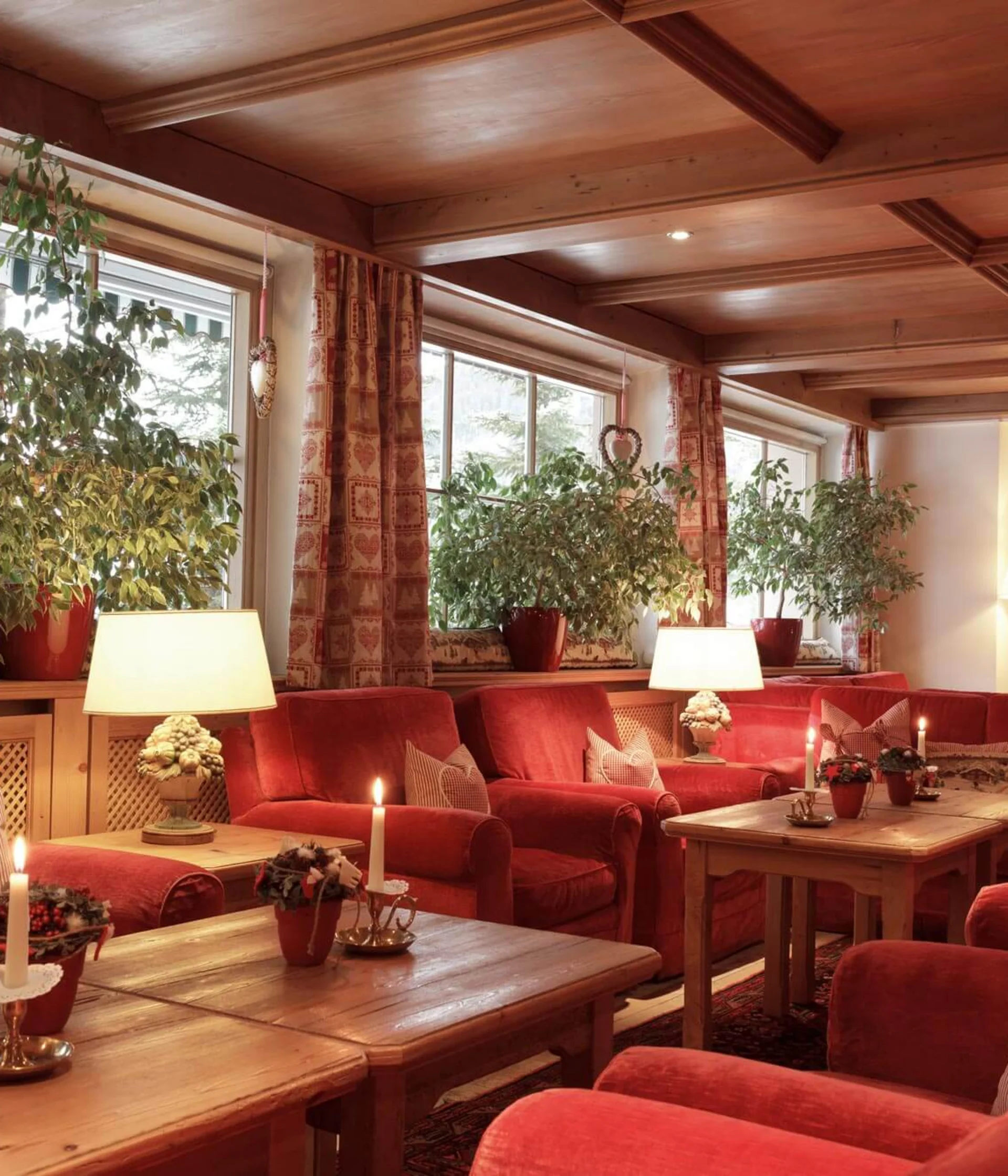 Kamin & Bar in Lech am Arlberg | Das Wohnzimmer im Hotel Lech Kamin & Bar in Lech am Arlberg | Das Wohnzimmer im Hotel Lech