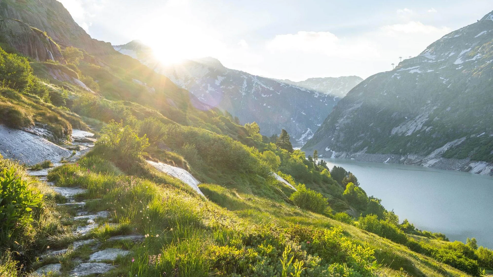 Wanderurlaub am Arlberg | Hotel Lech in Lech: Sehr b’sundrig. Wanderurlaub am Arlberg | Hotel Lech in Lech: Sehr b’sundrig.
