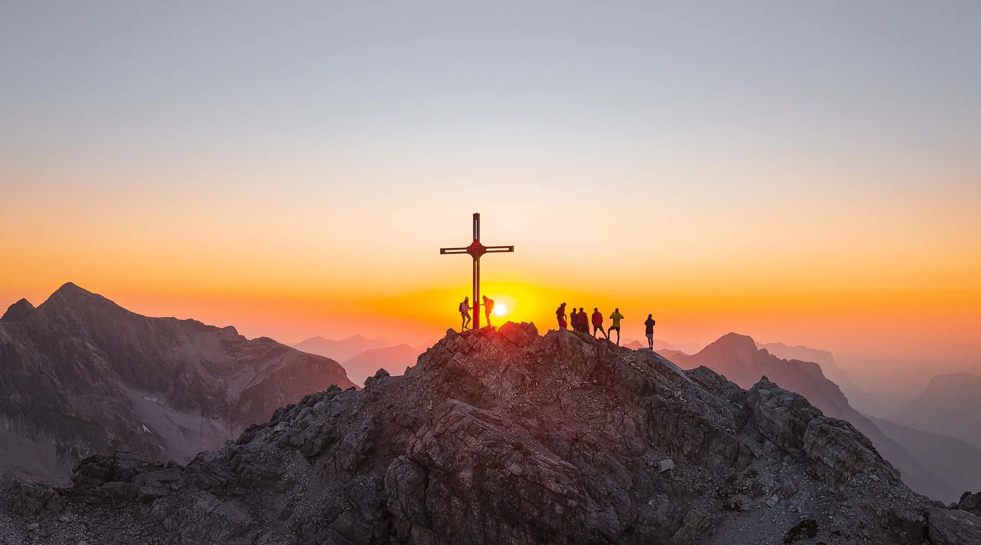 Wanderurlaub am Arlberg | Hotel Lech in Lech: Sehr b’sundrig. Wanderurlaub am Arlberg | Hotel Lech in Lech: Sehr b’sundrig.