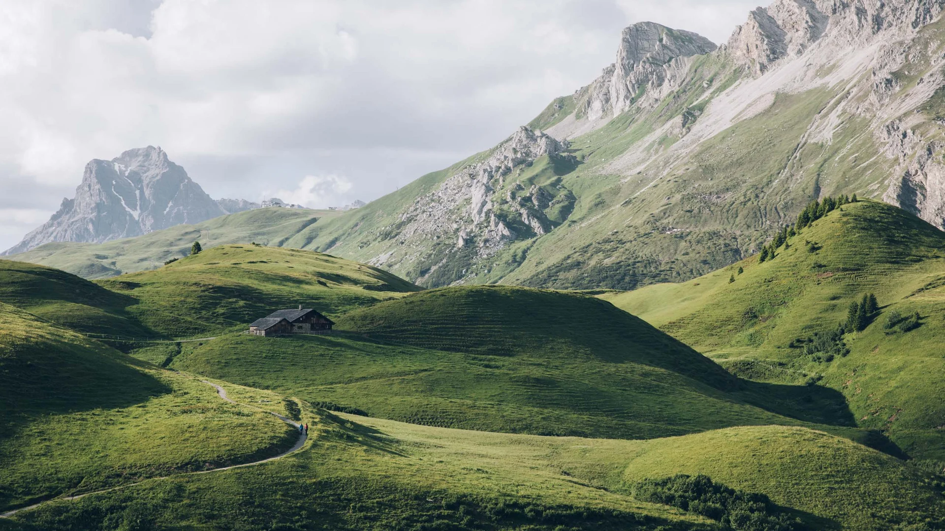Wanderurlaub am Arlberg | Hotel Lech in Lech: Sehr b’sundrig. Wanderurlaub am Arlberg | Hotel Lech in Lech: Sehr b’sundrig.